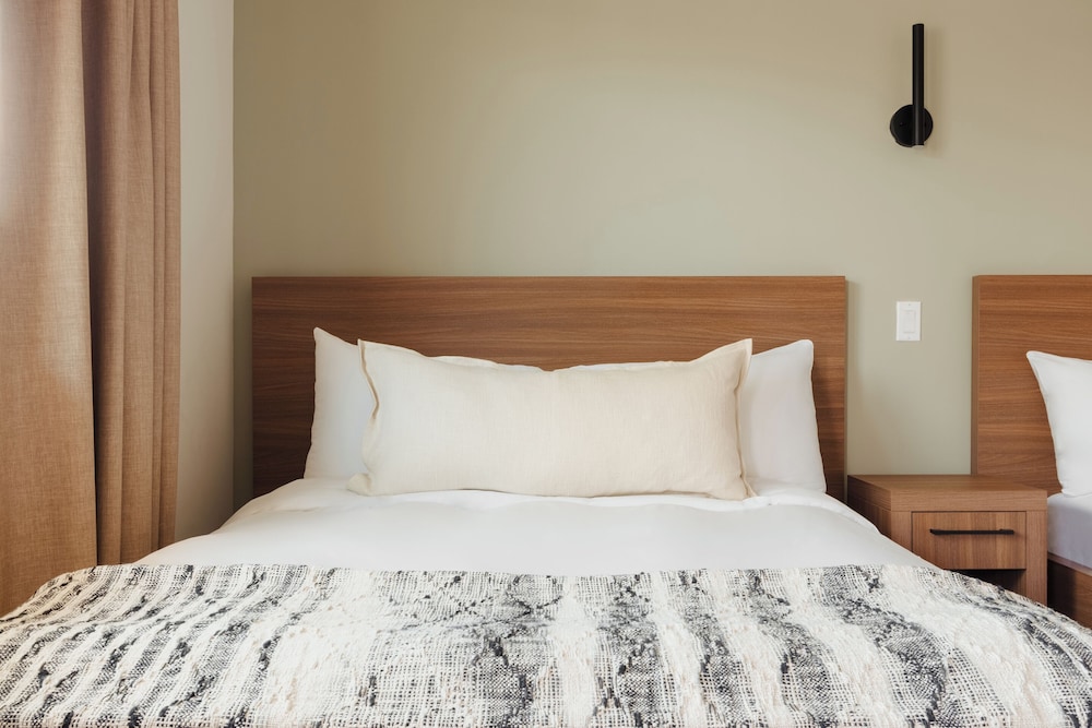 Room, 2 Double Beds, Balcony - Photo 4