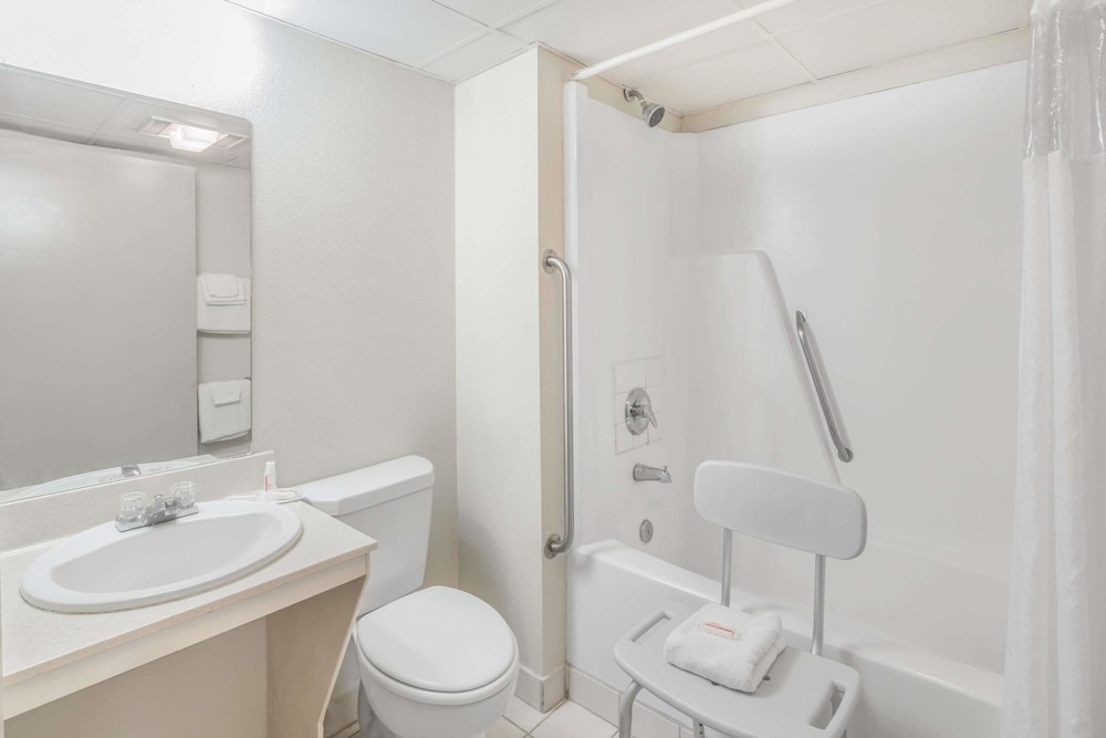 Room, Accessible photo 2