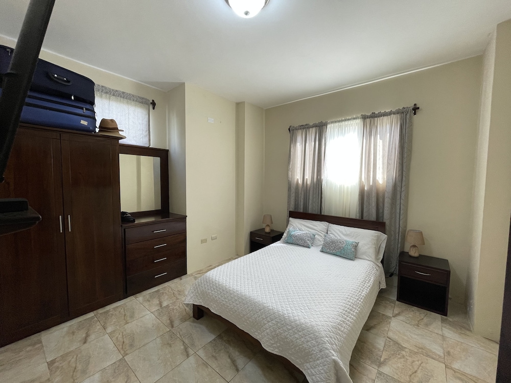 Apartment, 2 Bedrooms, Patio photo 1