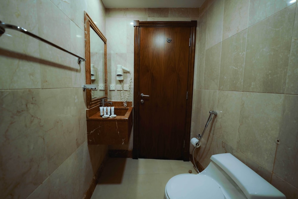 Deluxe Twin Room - Photo 10