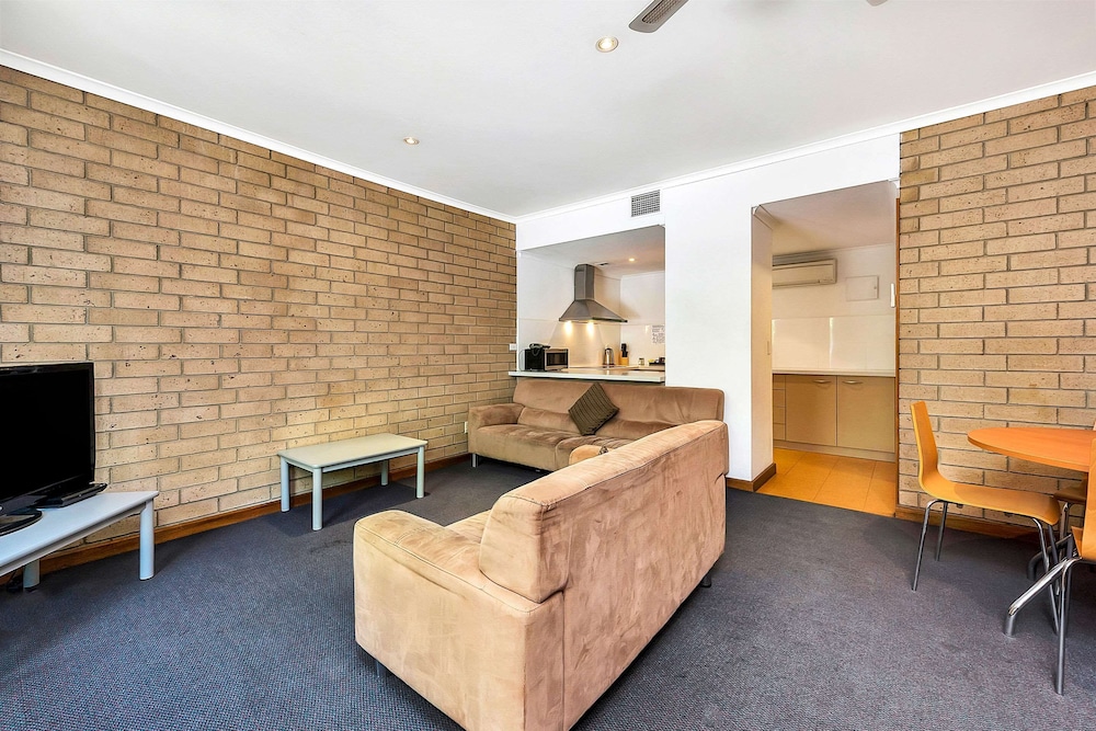 Room, Multiple Beds, Non Smoking - Photo 3
