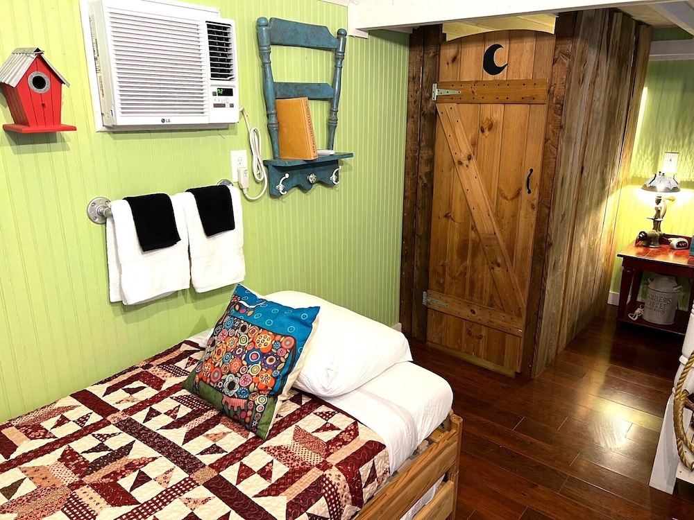 Traditional Cabin photo 2