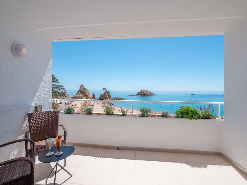 Premium Double Room, Balcony, Sea View photo 3