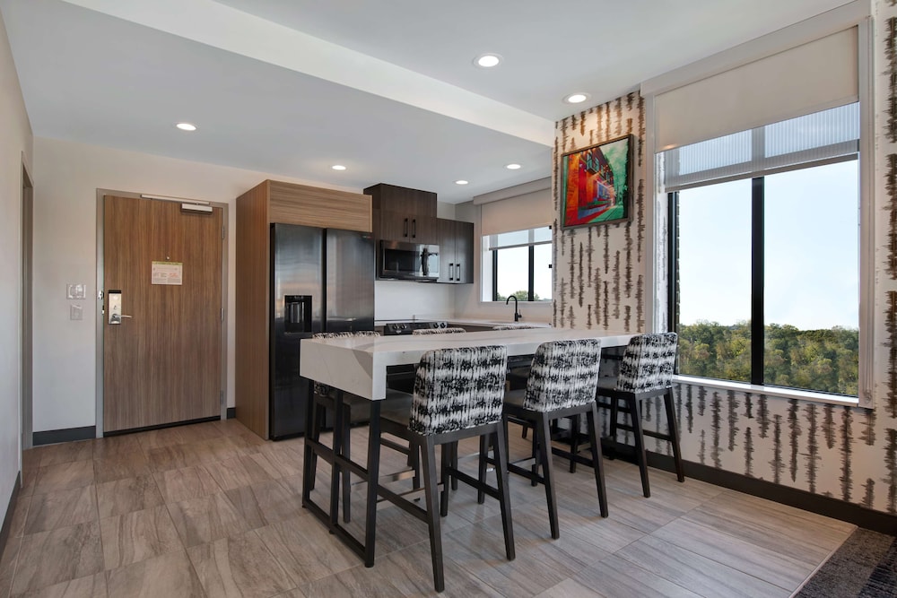 Deluxe Suite, 1 King Bed, Accessible (Hearing) - Photo 1