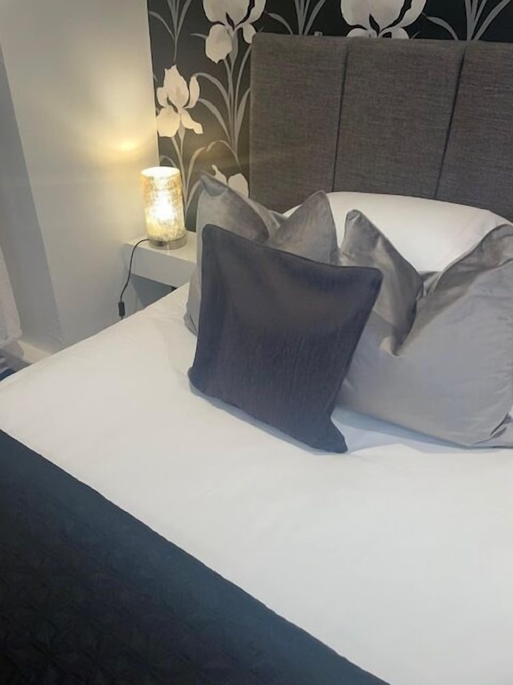 Single Room, Ensuite photo 2