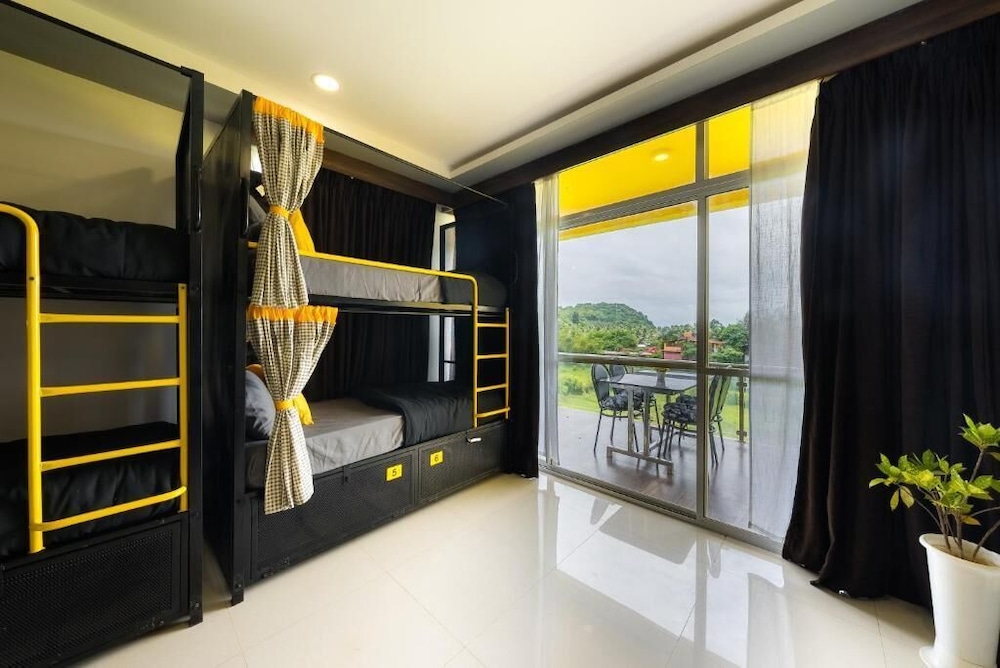 Bed in 8 Bed Mixed Dormitory with Balcony photo 2