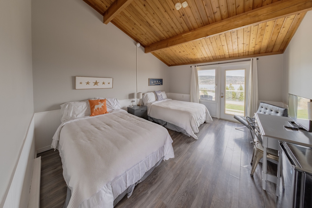 Premium Room, 2 Double Beds, Balcony, Lake View photo 1