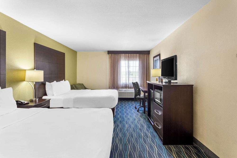 Standard Room, 2 Queen Beds, Non Smoking, Refrigerator & Microwave - Photo 1