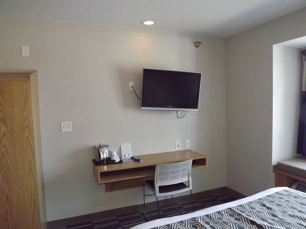Studio Suite, 1 Queen Bed, Non Smoking - Photo 6