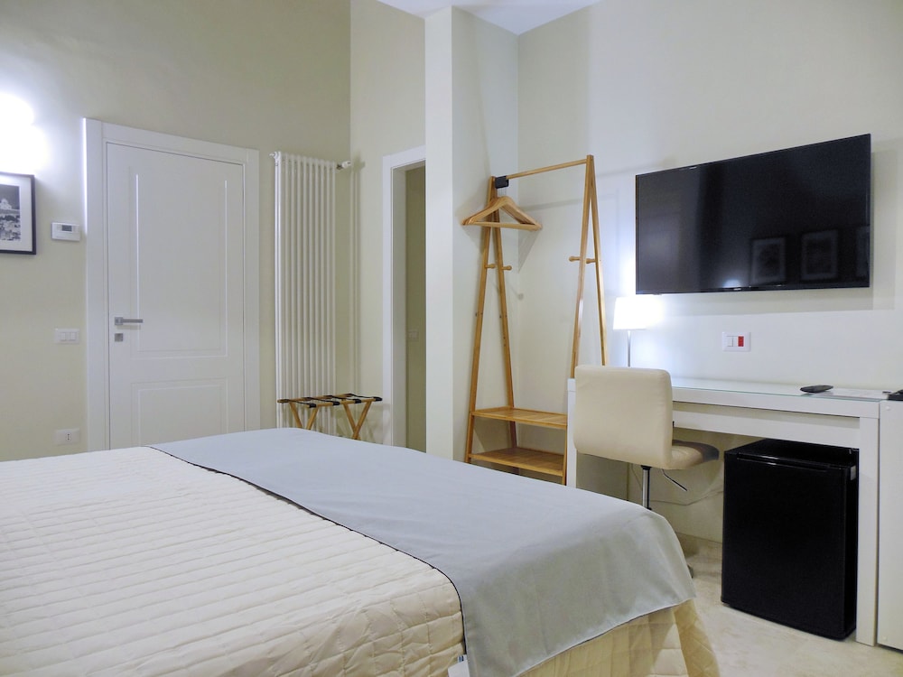 Deluxe Room - Photo 2