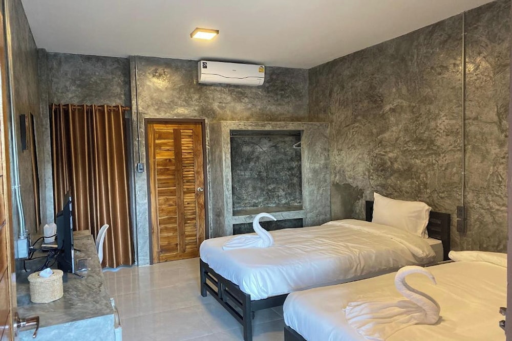 Standard Twin Room - Photo 8
