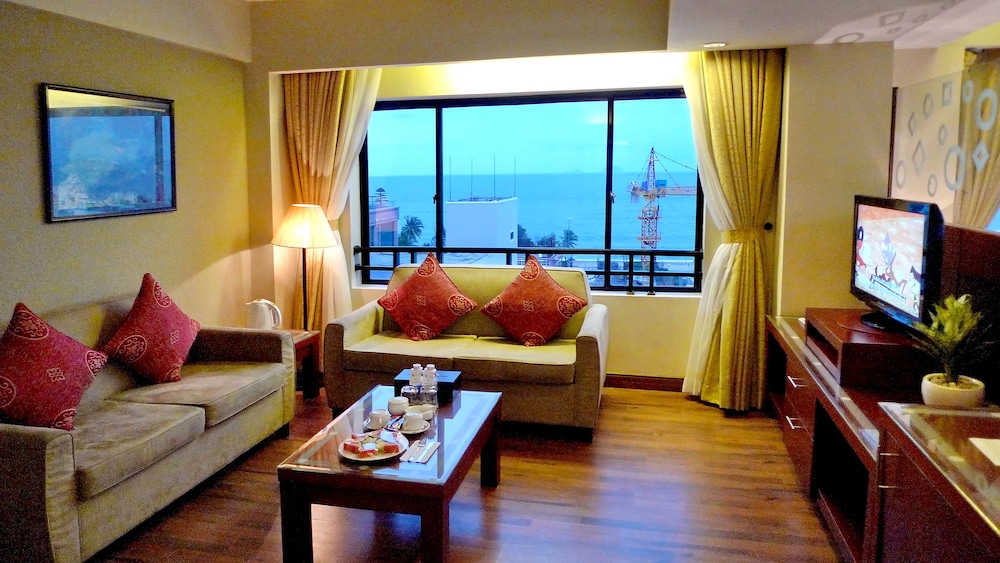 Suite, Sea View - Photo 11