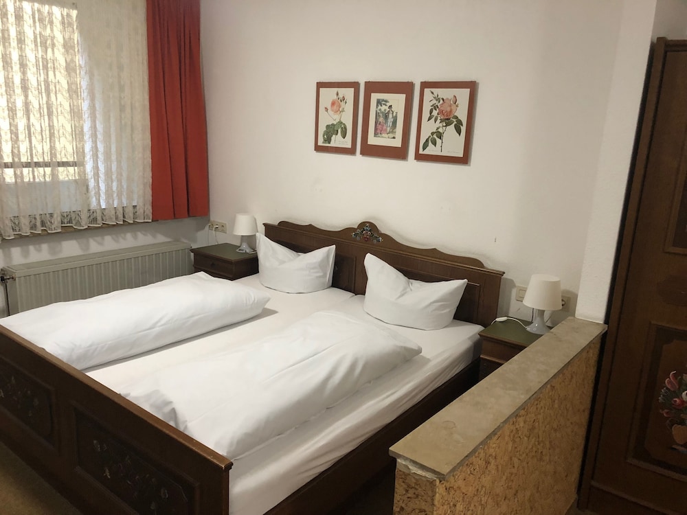 Double Room Single Use, 1 Queen Bed photo 1