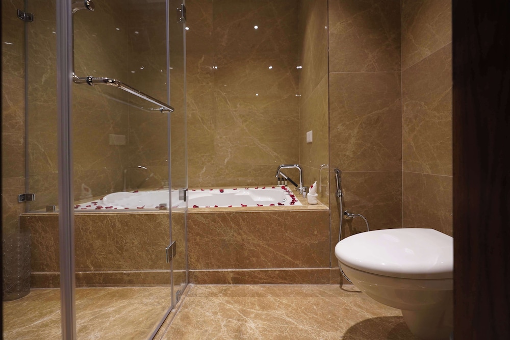 Executive Suite, 1 King Bed, Non Smoking (Separate Living Room) photo 2