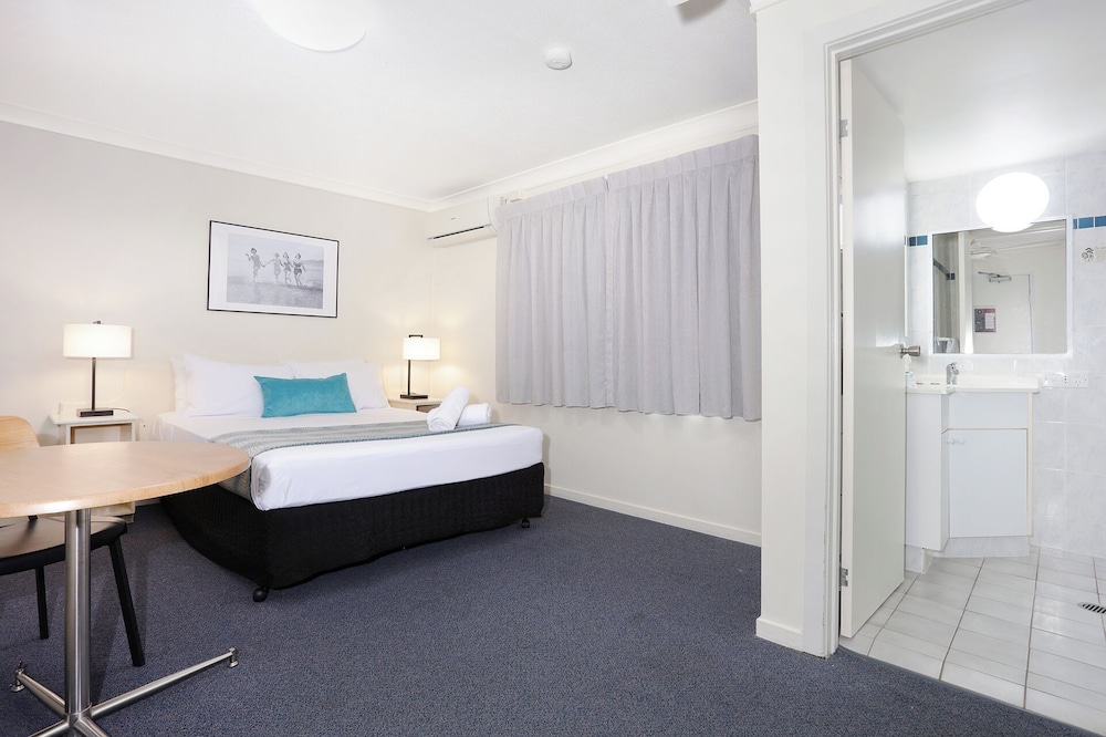 Motel Room (1 Queen Bed) photo 1