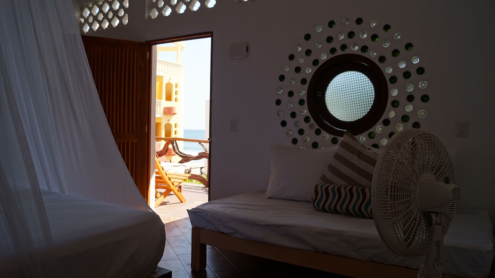 Triple Room, Ensuite, Pool View