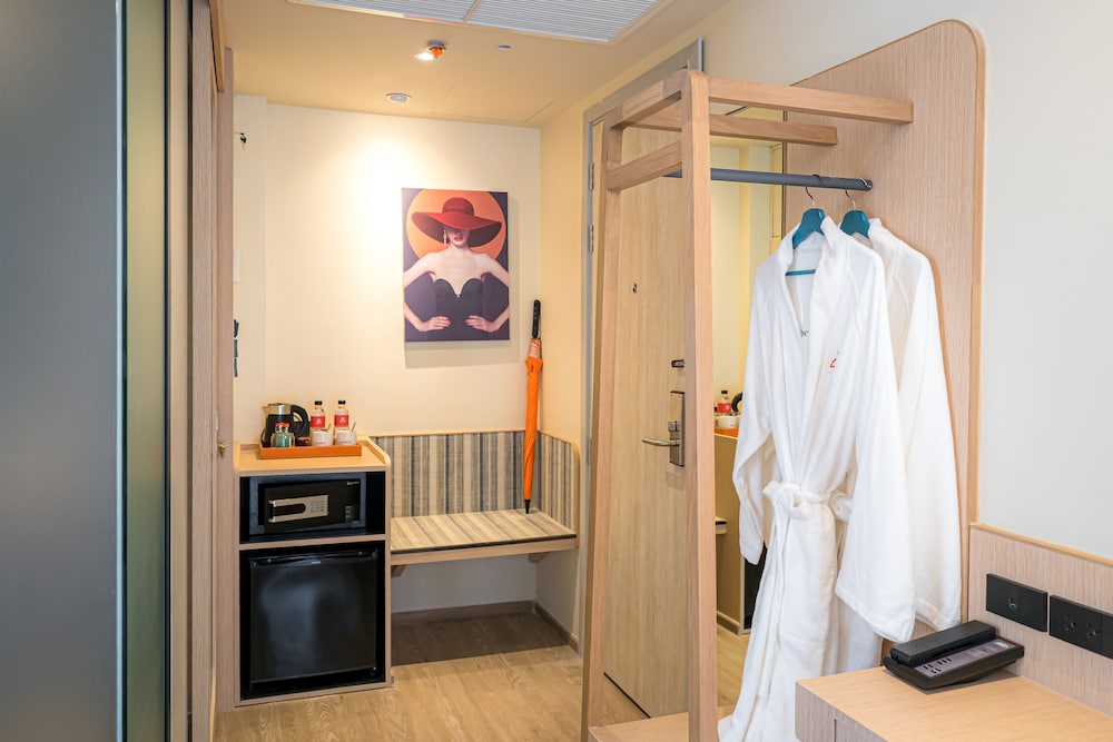 Firefly 2 Bedroom Deluxe photo 2
