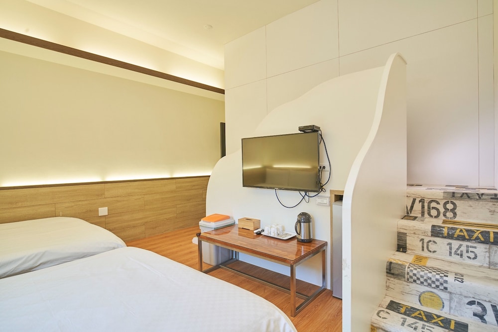 Signature Quadruple Room, Bathtub