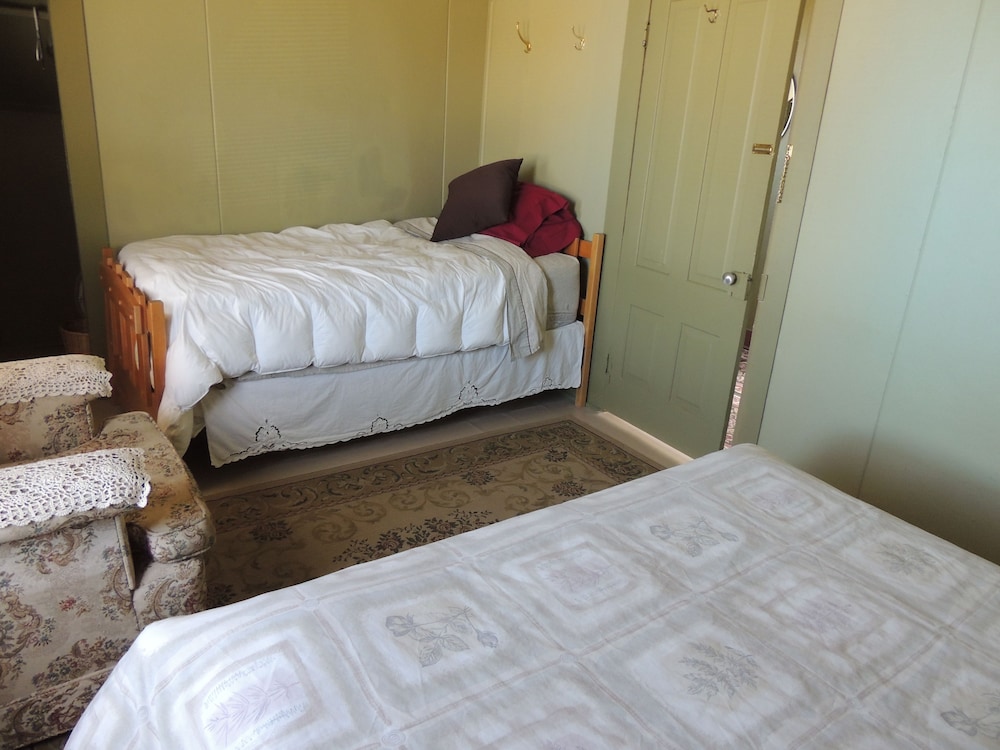 Room, Multiple Beds (Green Room) photo 2