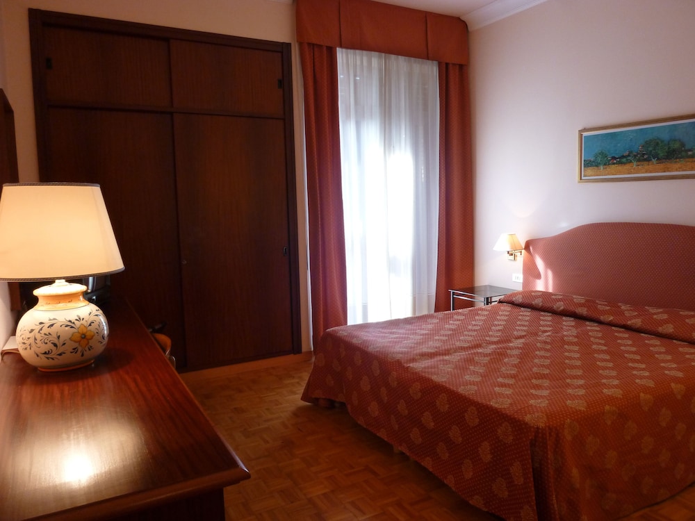 Classic Triple Room - Photo 2