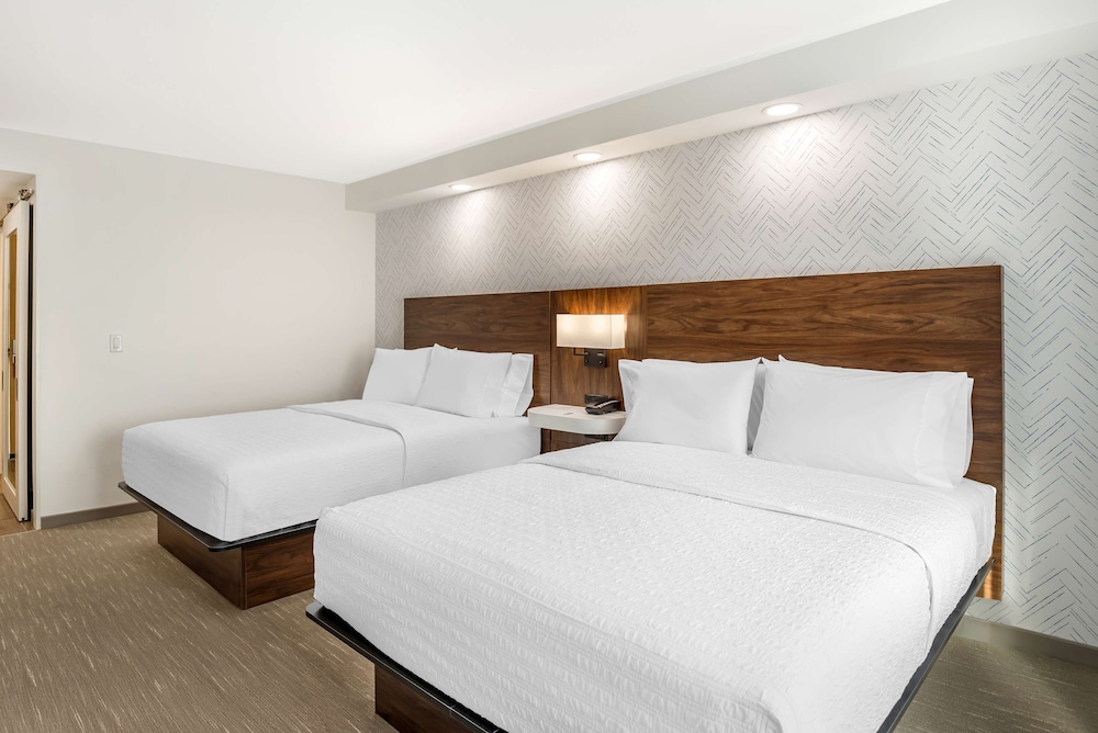 Room, 2 Queen Beds, Non Smoking - Photo 2