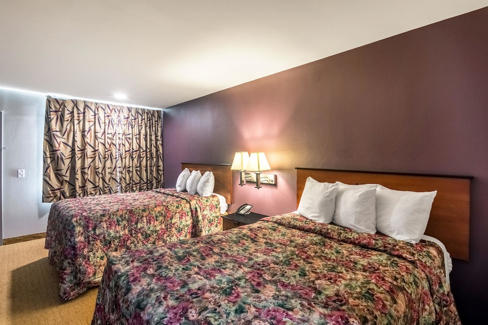Room, 2 Double Beds, Smoking (Pet Friendly) - Photo 2