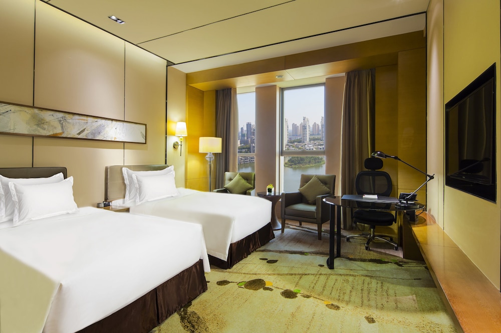 Standard Room with Lounge Access photo 1