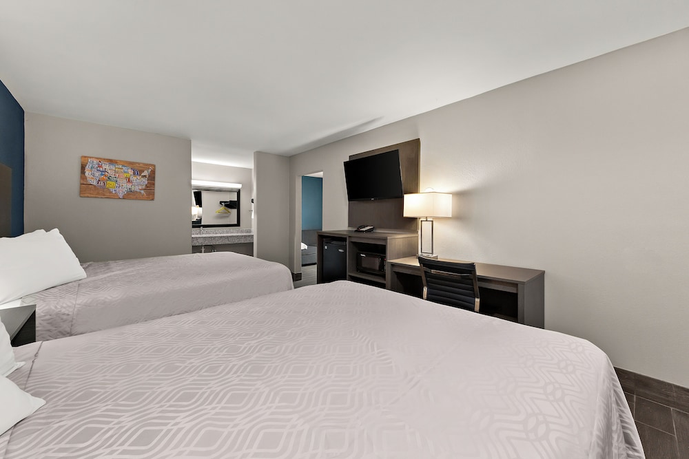 Standard Room, 2 Queen Beds, Non Smoking - Photo 3