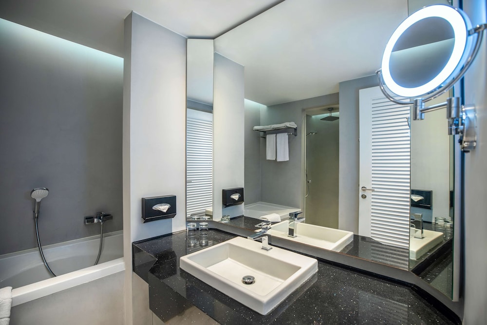 Premium Room, Balcony - Photo 14