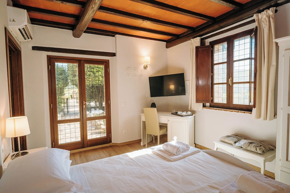 Superior Room, 1 Queen Bed photo 1