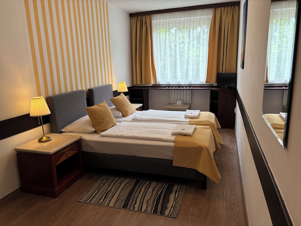Standard Double or Twin Room, Garden View