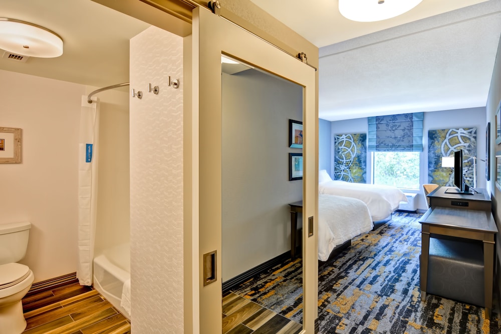 Room, 2 Queen Beds, Accessible, Non Smoking (w/ bathtub)