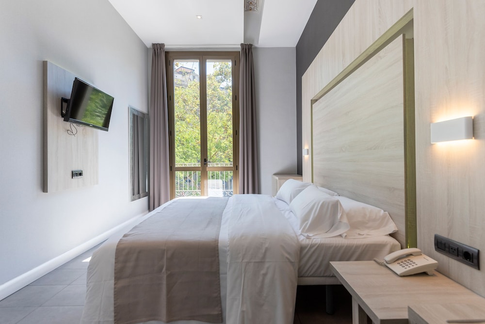 City Double Room, 1 Bedroom, Balcony, City View photo 3