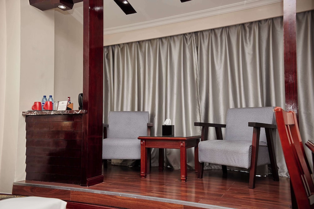Executive Room, 1 King Bed, Non Smoking (Separate Lounge) photo 3