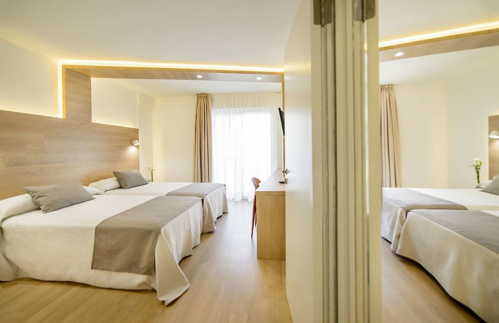Standard Room, Terrace (3 Adults and 1 Child) photo 2