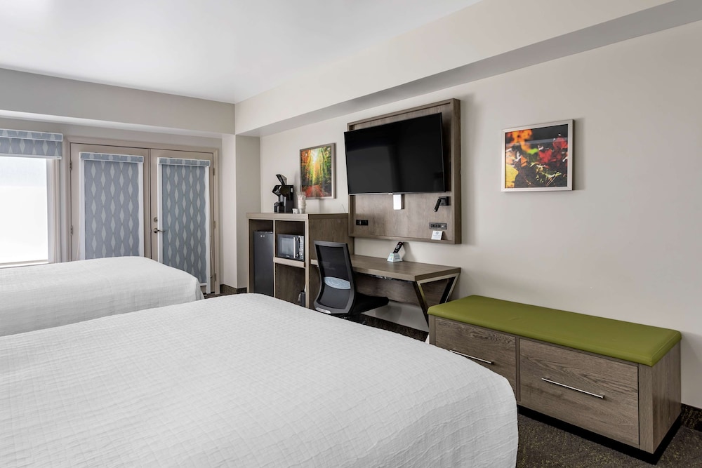 Standard Room, 2 Queen Beds, Non Smoking, Balcony photo 2