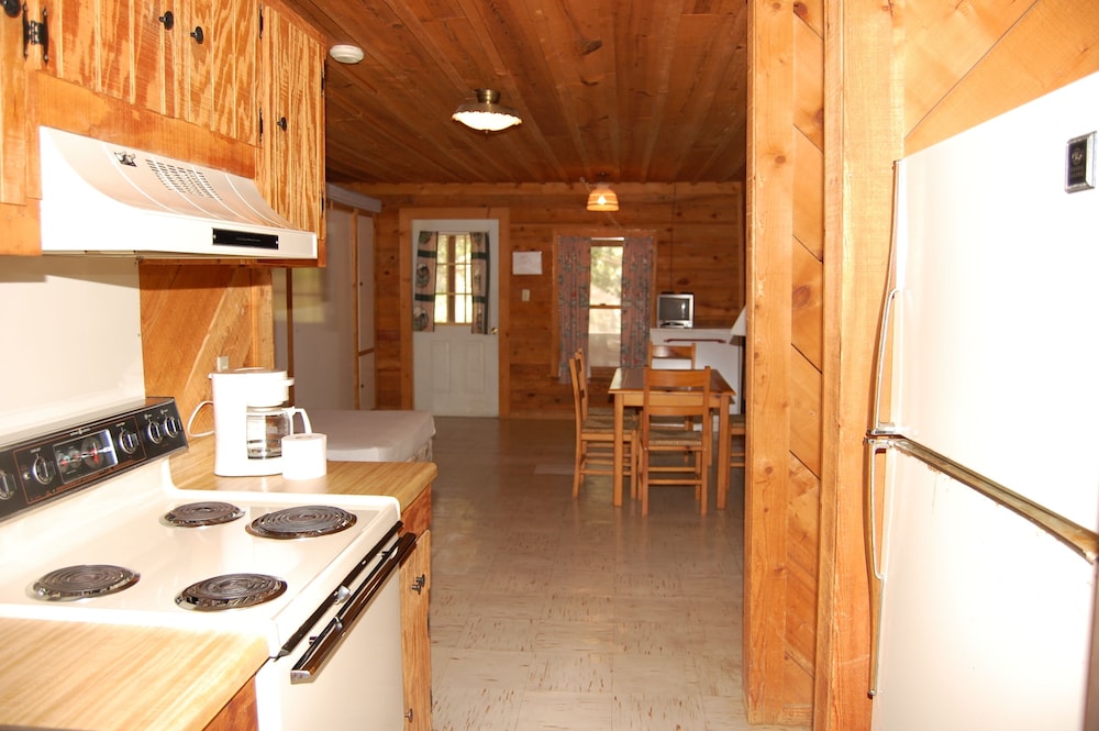 Cabin, Multiple Beds, Non Smoking, Kitchen (Screened in porch) photo 3