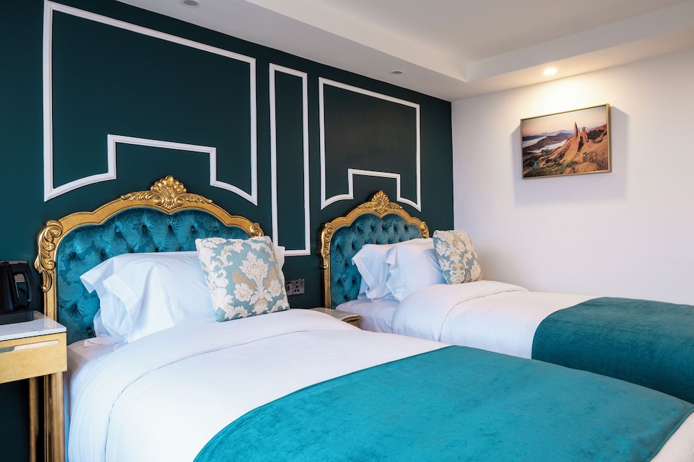 Executive Twin Room - Photo 7