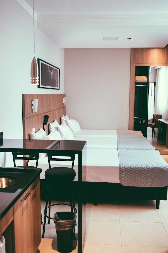 Gold Triple - Twin bed photo 2