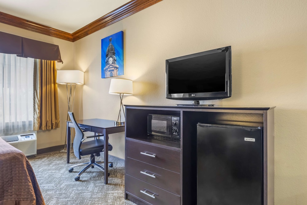 Suite, 1 Queen Bed, Accessible, Non Smoking - Photo 2