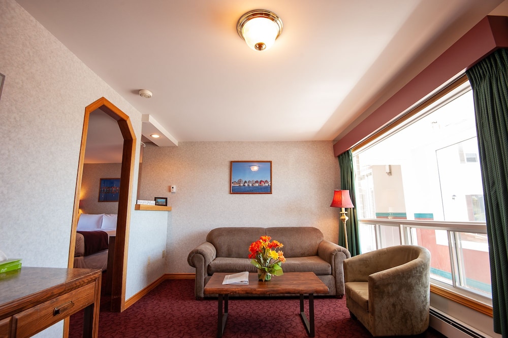 Suite, 1 King Bed, Jetted Tub photo 3
