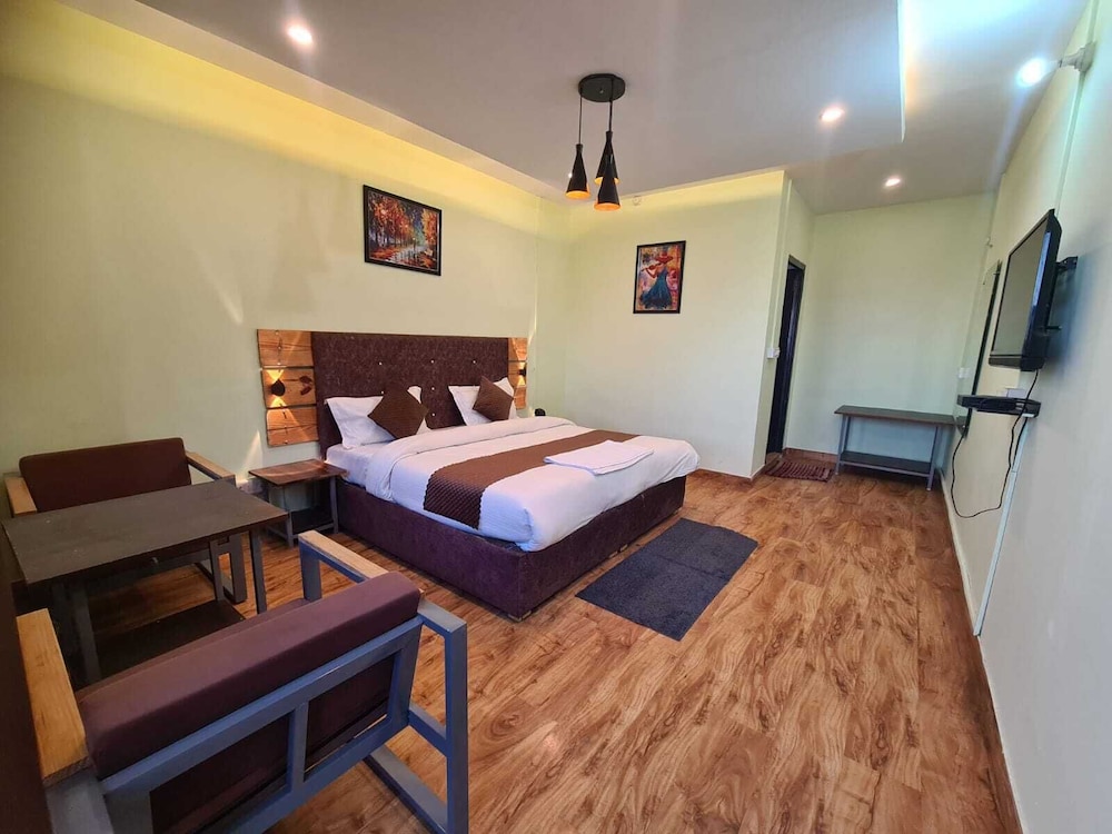 Deluxe Double Room, Balcony, Mountain View
