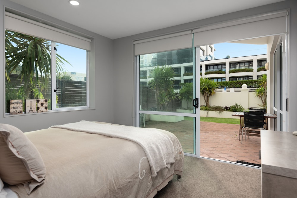 One Bedroom Courtyard Apartment photo 3