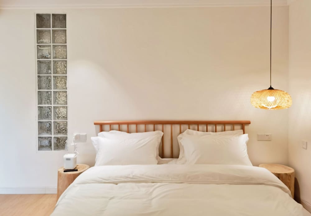 Elite Room, 1 Queen Bed photo 3