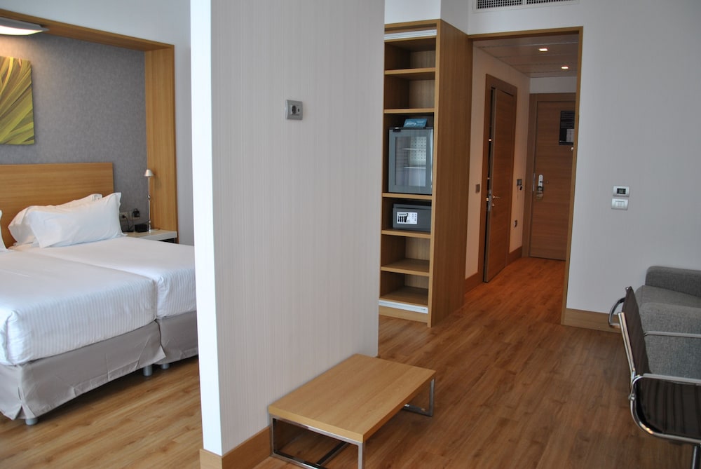 Junior Suite, 2 Twin Beds, Accessible