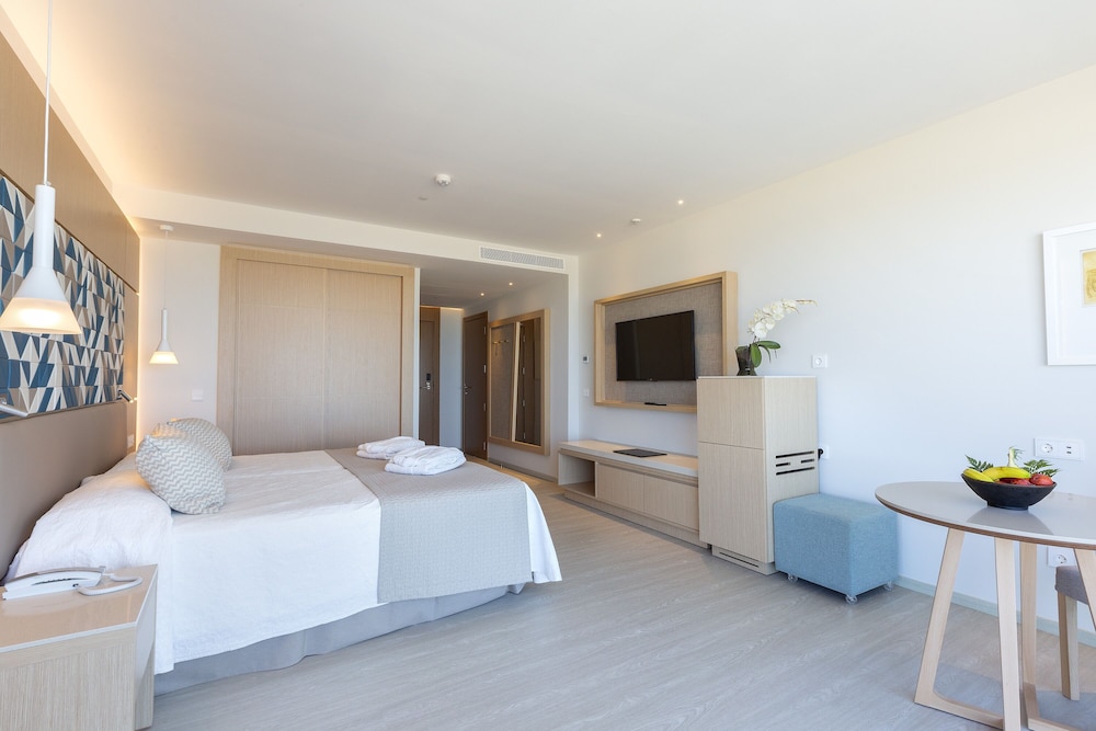 Triple Room, Balcony (2 adults + 1 child) photo 3