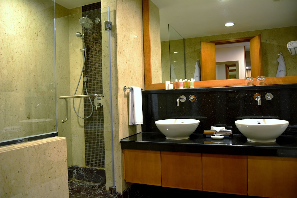 Executive Suite, 2 Bedrooms - Photo 9