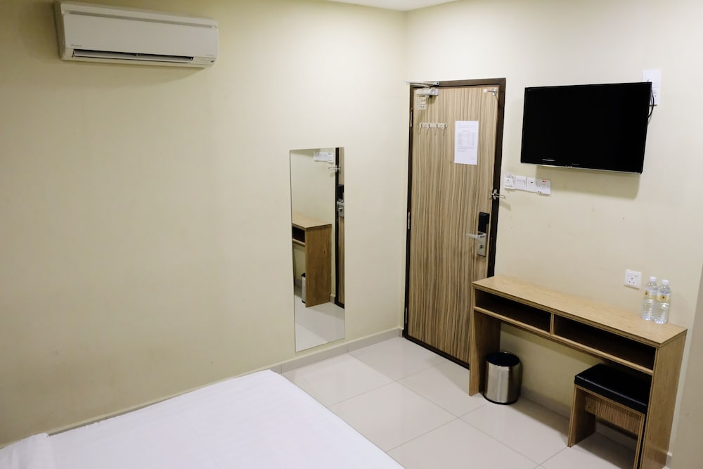 Superior Double Room (Windowless) photo 3