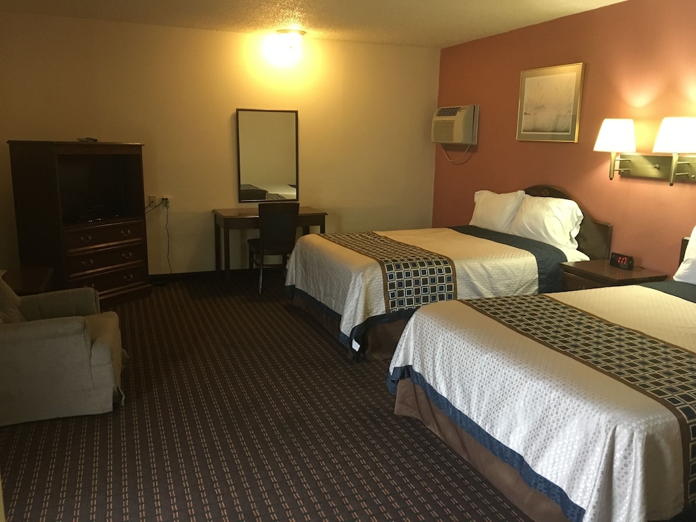 Standard Room, 2 Queen Beds, Non Smoking - Photo 1