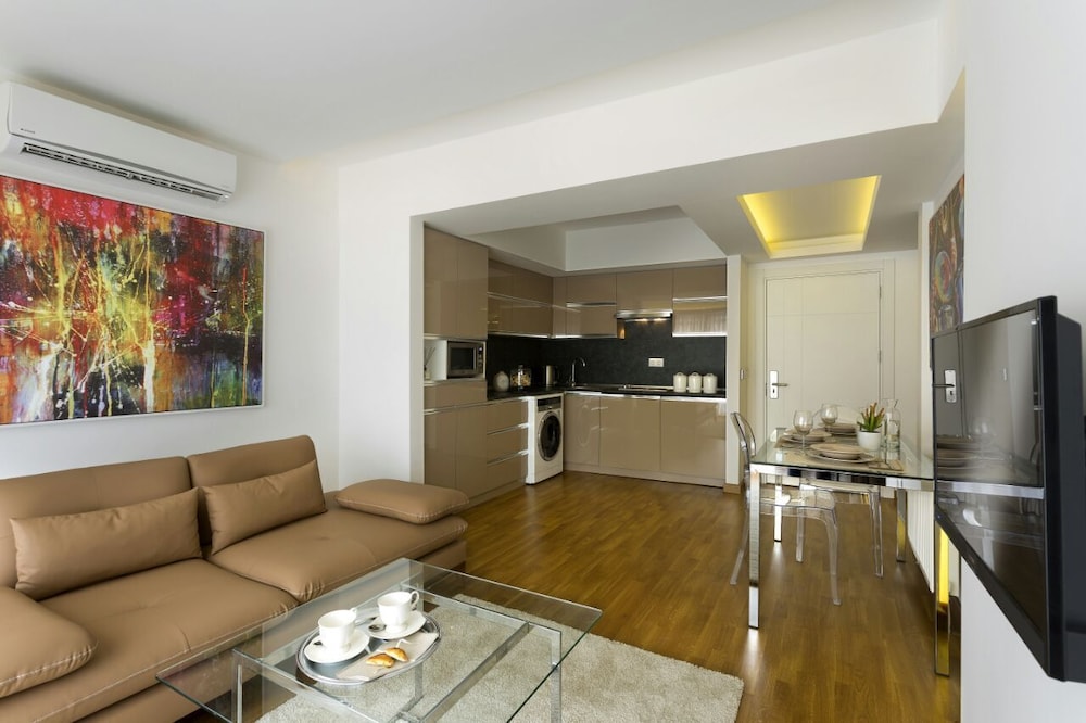 Business Suite, 2 Bedrooms, Terrace, City View photo 1